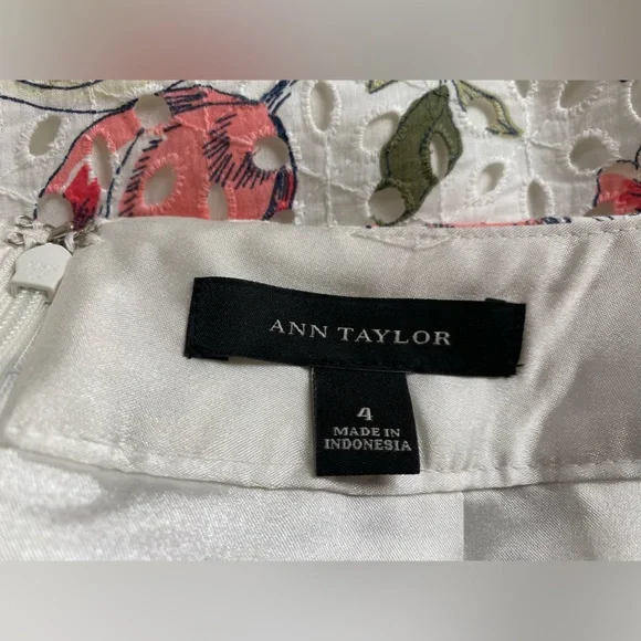 Ann Taylor women’s skirt.  Size 4.  Used - Picture 6 of 9
